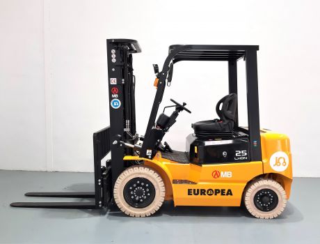 Carretilla Elevadora Electrica 4 ruedas MB FORKLIFT EFL252 (Litio)