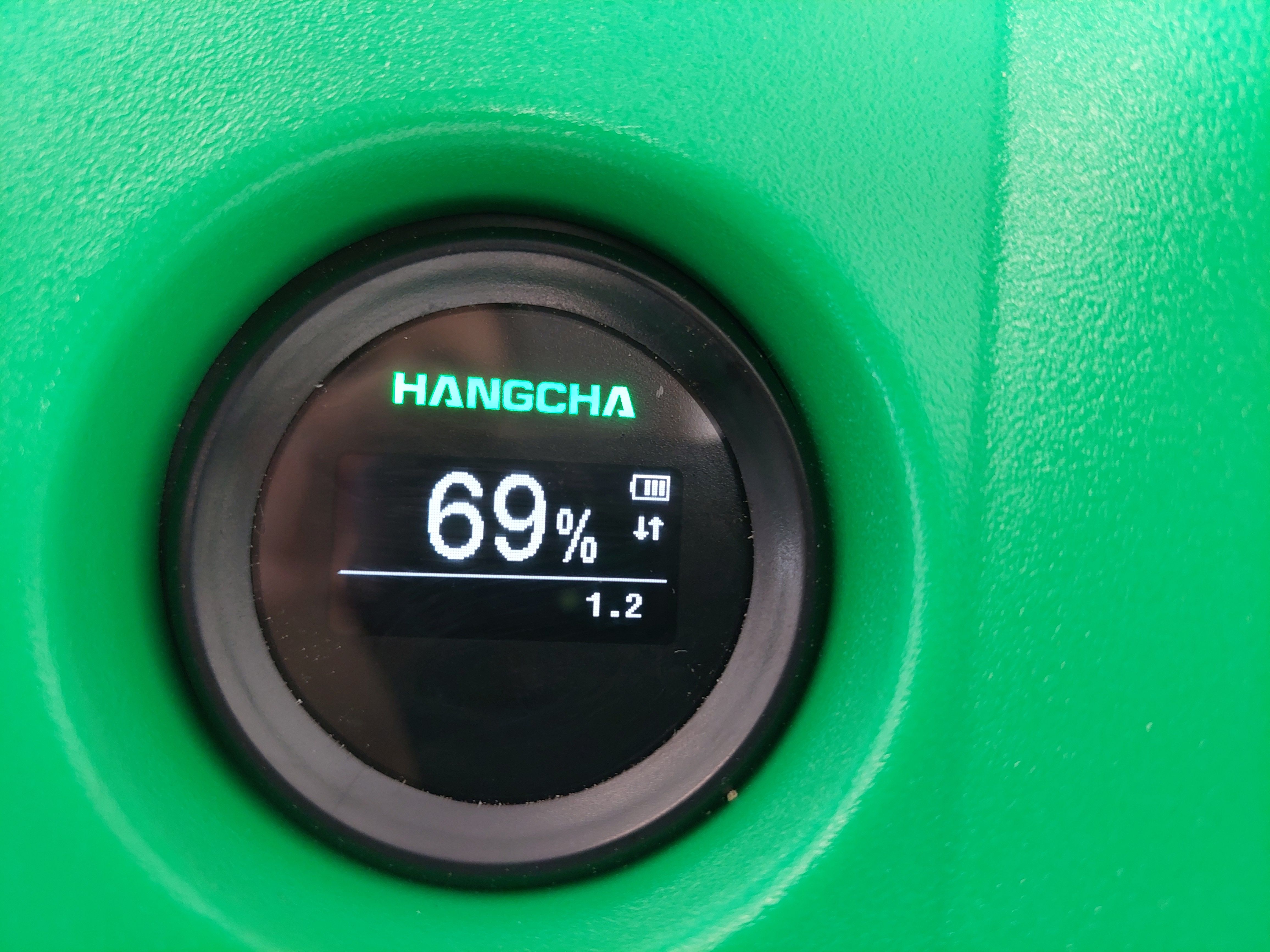 Pantalla indicadora del porcentaje de bateria de una transpaleta